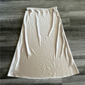 UNIQLO - Tan Satin Skirt - M